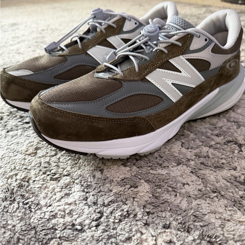 New Balance Men's 990 V6 Custom 10.5 4E